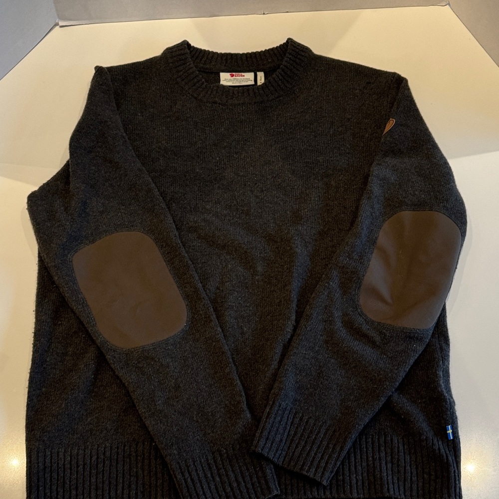 Fjallraven Ovak Gray Sweater with Brown Elbow Patches